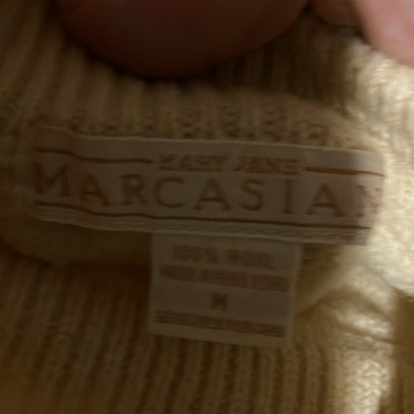 Marcasiano, thick wool, cableknit, women’s soft white sweater. Size M. - Picture 2 of 9